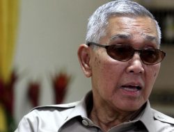 Airlangga Kenang Try Sutrisno Wapres Kritikal